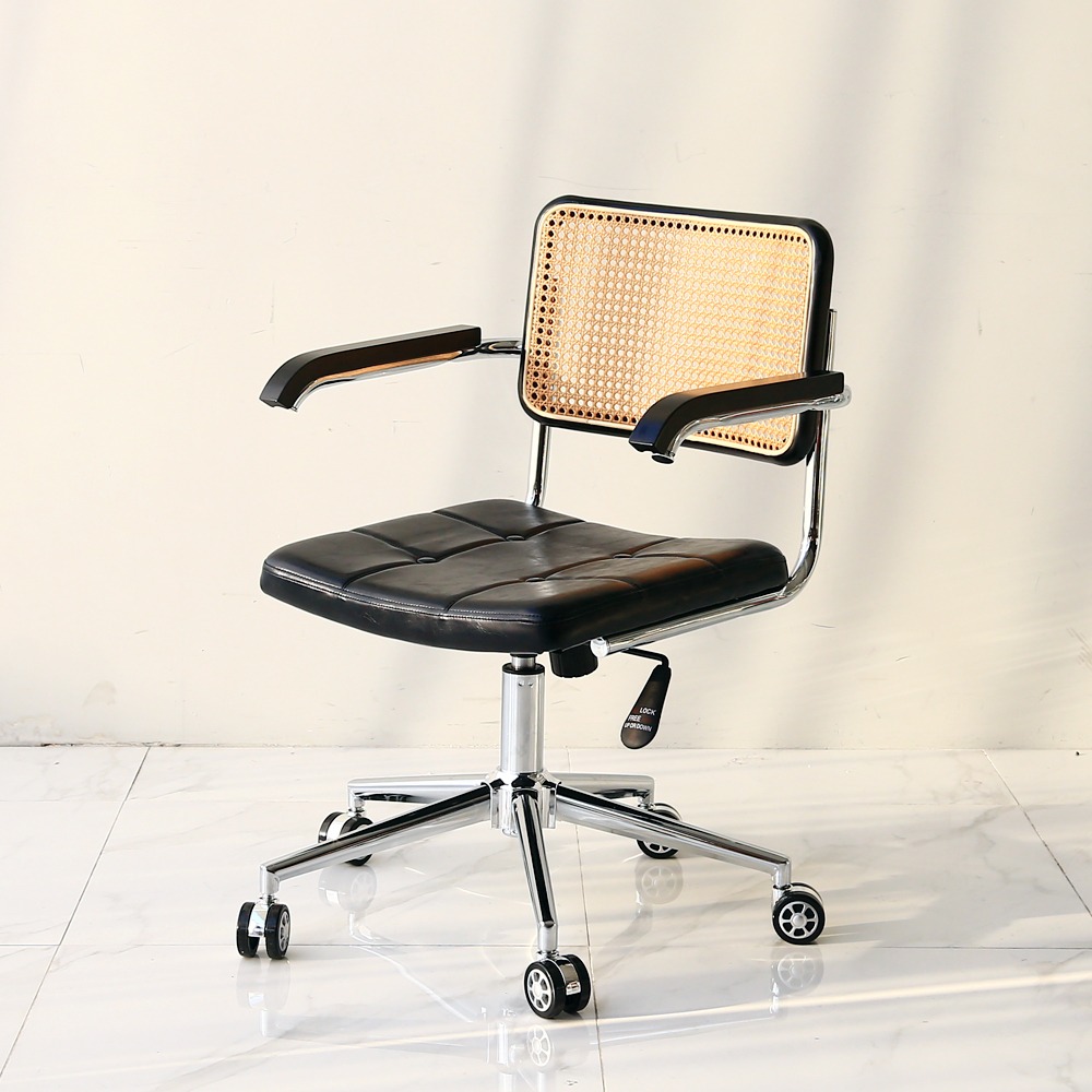 자체브랜드[샘플상품] 빈티지 라탄 바퀴의자 사무실 디자인 의자